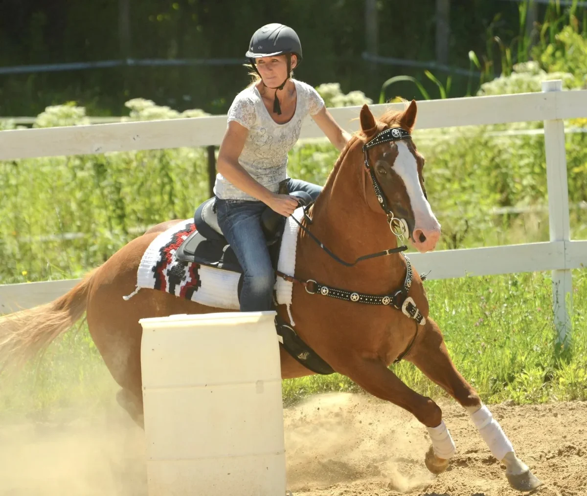 Jean Storie barrel racing on a chestnut horse